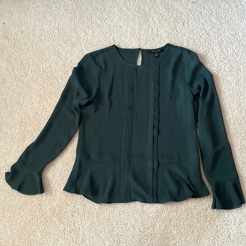 EUC Banana Republic green blouse. Size Petite XXS